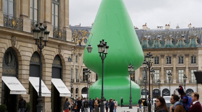 Paul McCarthy - Tree Structure gonflable Place Vendôme, Paris