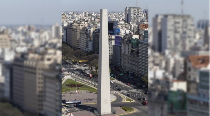 Alerte enlèvement : la pointe de l’obélisque de Buenos Aires a disparu !